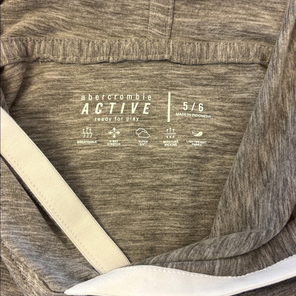 Kids Abercrombie & Fitch Gray Active Short-Sleeve Hoodie Set - age 5/6 - Picture 4 of 9